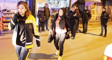 Yolda yürüyen kadını kalçasından bıçakladı