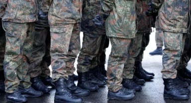 2 asker uyuşturucu verdikleri genç kıza tecavüz etti