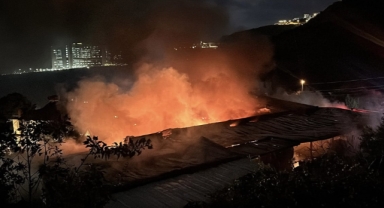 İzmir'de tekstil fabrikasında yangın