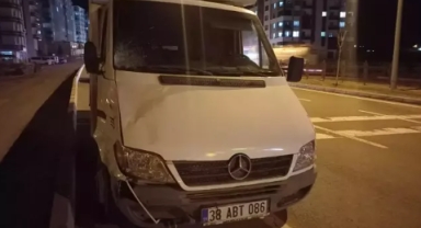 Kamyonet Yaya Çarptı