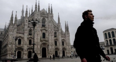 Milano'da sokakta sigara içmek yasaklanacak