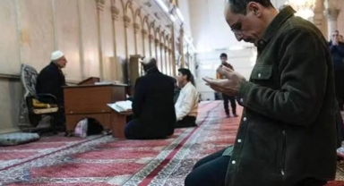 MİT Başkanı Kalın, Emevi Camii'nde dua etti