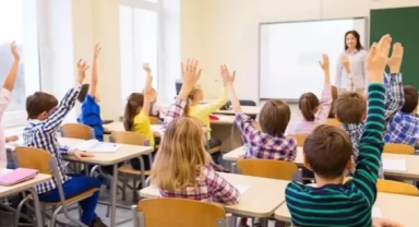 Okullarda kılık kıyafet serbestliği kaldırıldı 