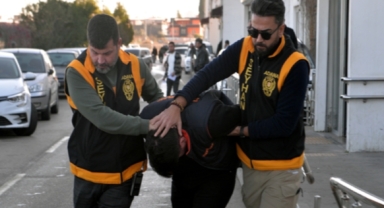 'Yol verme' tartışmasında doktoru bıçakladı