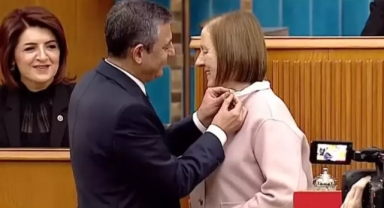 AKP'li eski bakan Selma Aliye Kavaf CHP'ye geçti 