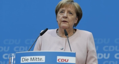 Aşırı sağ Merkel'le partisinin arasını da açtı