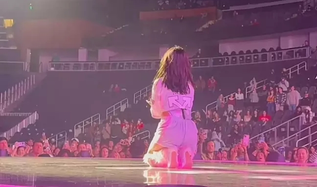 Camila Cabello boş tribünlere konser verdi