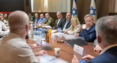 İki Bakan Netanyahu'ya karşı çıktı 