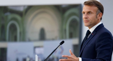 Macron'dan 'referandum' mesajı 