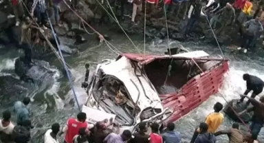 Otobüs kazasında 25 kişi hayatını kaybetti