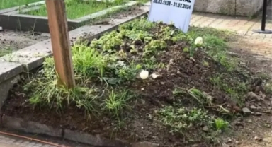 Usta sanatçının mezarının hali içler acısı 