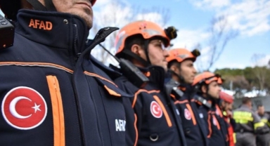 AFAD 70 kişilik ekibi İzmir'e gönderdi