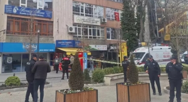 Başkan sekreterini öldürüp kafasına sıktı 