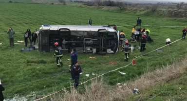 Denizli’de öğrenci servisi tarlaya devrildi