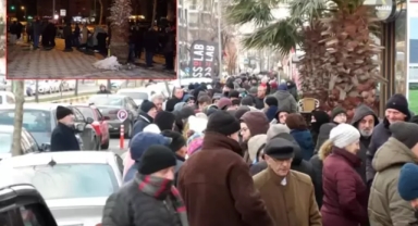 Dondurucu soğukta ucuz et kuyruğu