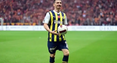 Galatasaray maçı oynanırken telefonu eline aldı 