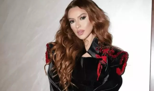 Hadise'den TSK'dan ihraç edilen teğmenlere destek