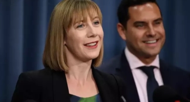 Makam aracını özel seyahati için kullanan bakan istifa etti