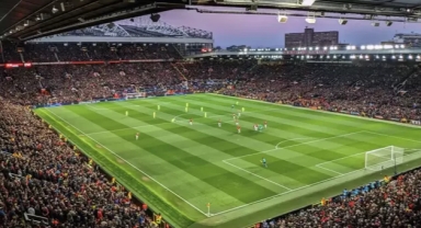 Manchester United batıyor