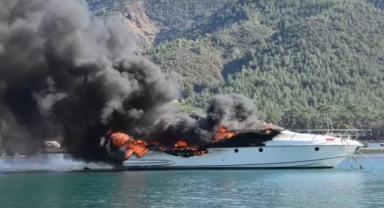 Milyonluk motoryat alev alev yandı