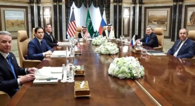 Rusya'dan Arabistan'daki zirveye damga vuran rest