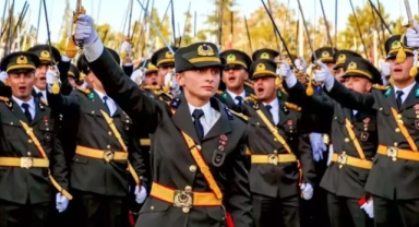 İhraç edilen teğmenlerden dikkat çeken ziyaret