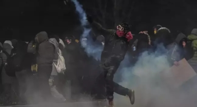 16 polis memuru yaralandı