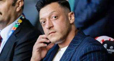 Almanlar Mesut Özil'i sildi
