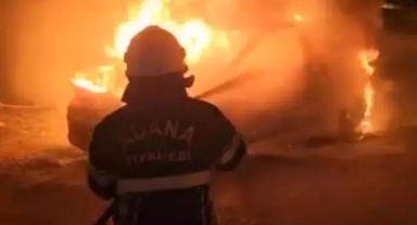 Annesine ait aracı ateşe verdi