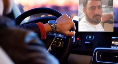 Annesini arabada bir adamla yakaladı