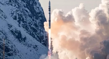 Avrupa'nın ilk uzay roketi patladı 