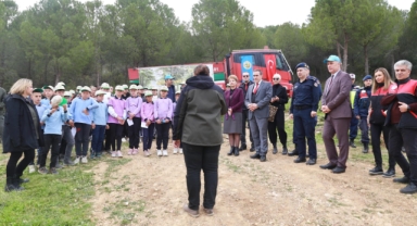Burhaniye’de Geleceğe Nefes Olacak Fidanlar Toprakla Buluştu