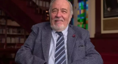 Cep telefonunu görenler şaşkınlığını gizleyemiyor