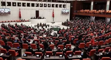 CHP Milletvekilleri salonu terk etti 