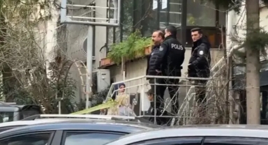 Eşini ve çocuklarını öldürüp kafasına sıktı