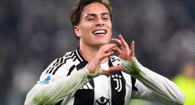 Gönlünü güzel oyuncuya kaptırdı