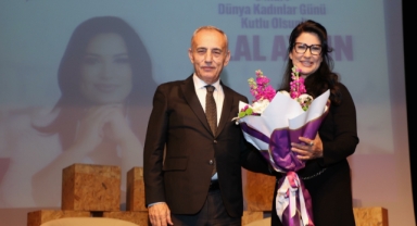 İclal Aydın 8 Mart'ı Küçükçekmeceli Kadınlarla Kutladı