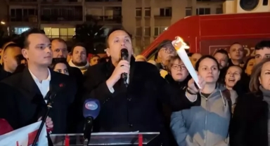 İmamoğlu için diplomalarını yaktı