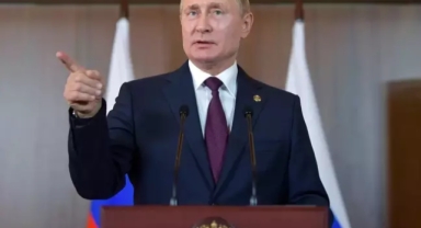 Macron'un sözlerine Putin'den sert yanıt