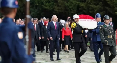 Anıtkabir'de 23 Nisan töreni