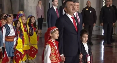 Bakan Tekin çocuklarla Anıtkabir'i ziyaret etti