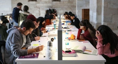 Gençlerin yüzde 80'i 'hayat artık daha zor' diyor