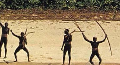 İzole kabileye kola hediye eden turist tutuklandı