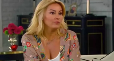 Minisiyle genç kızlara adeta taş çıkardı