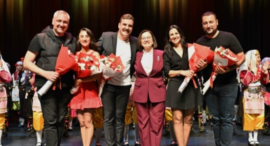 Muratpaşa’da 23 Nisan Coşkusu “Turkuaz Çocuk” Gösterisiyle Zirveye Taştı