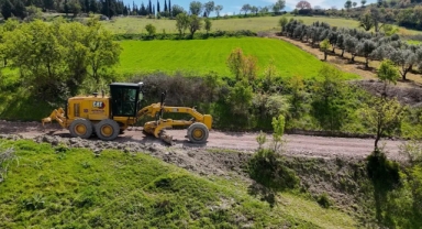 ALTIEYLÜL KIRSAL MAHALLELERDE YOL ÇALIŞMALARINI HIZLANDIRDI