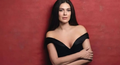 Bergüzar Korel'den bikinili poz