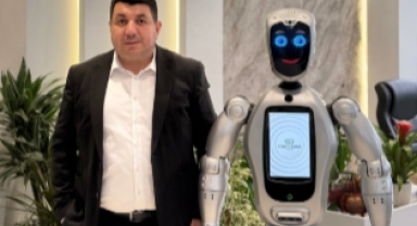 Cüneyt Demir Sigorta’dan Bir İlk: Türkiye’nin İlk ve Tek Sigortacı Robotu POLİ Göreve Başladı