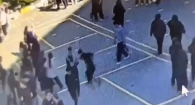 Lise öğrencisi okul bahçesinde arkadaşını bıçakladı