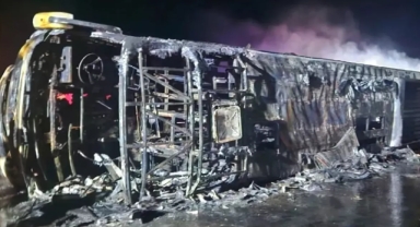 Nijerya'da otobüs kamyona çarptı